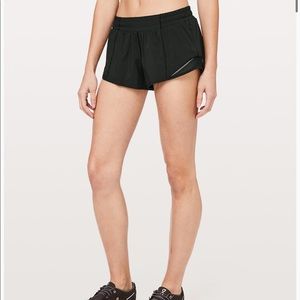 Lululemon Hotty Hot Short size 8 black 2.5 inch